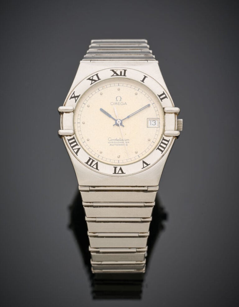 OMEGA - BRACELET MONTRE "Constellation" en acier. Lunette gravée à chiffres rom…