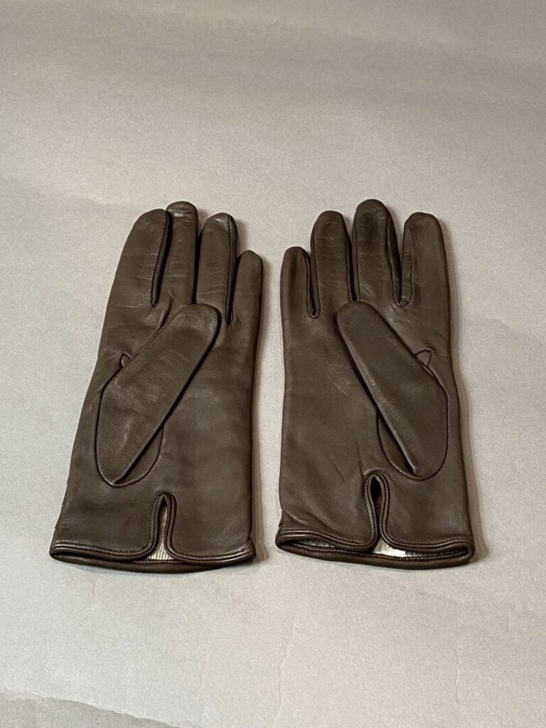 Paire de gants en agneau tressé marron