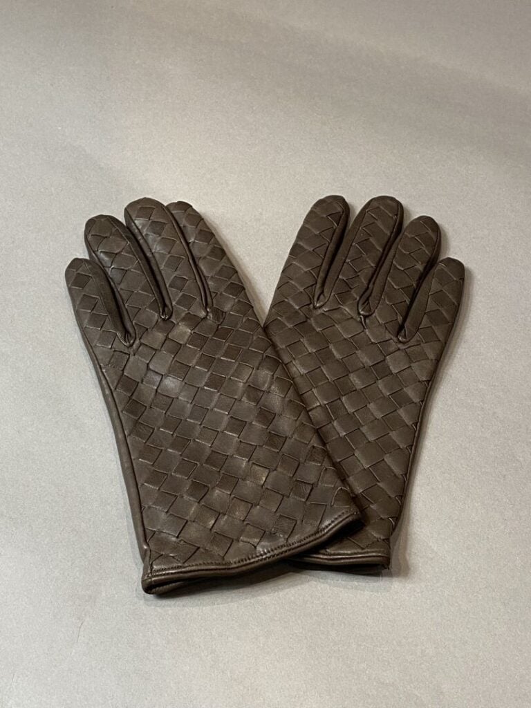 Paire de gants en agneau tressé marron