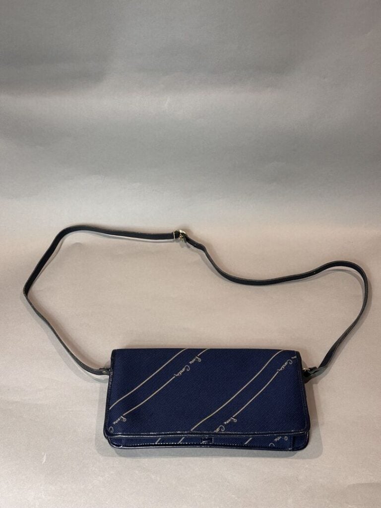 PIERRE CARDIN - Sac baguette en tissu marine et metal doré, bandoulière en cuir…