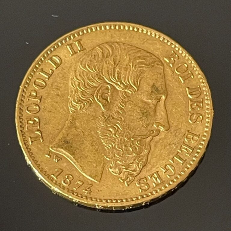 Porte-Louis en or jaune (750) à décor chiffré - Poids brut : 25.2 g - On joint…