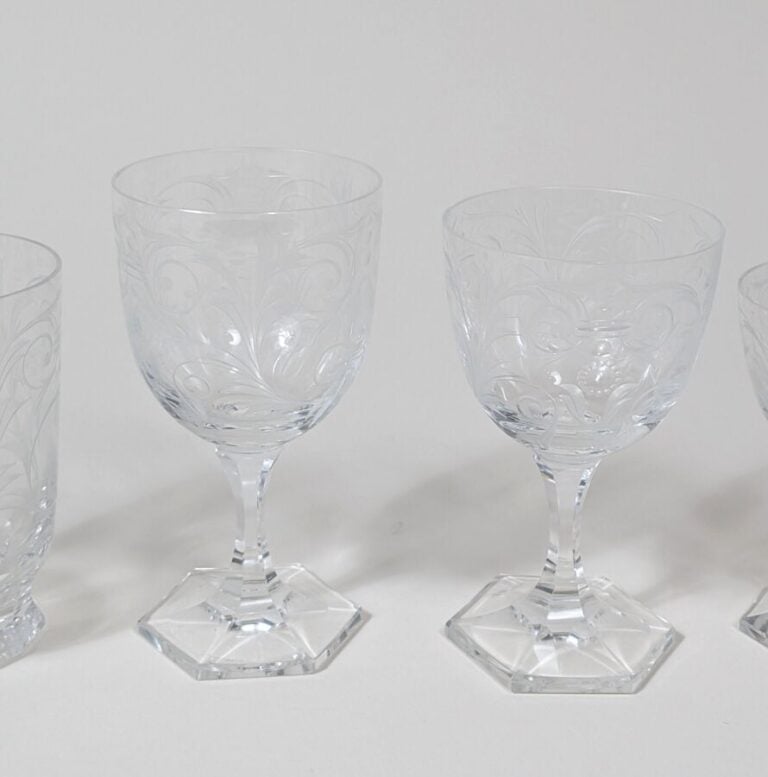 Rosenthal.Service en cristal taillé gravé à décor de rinceaux feuillagés compre…