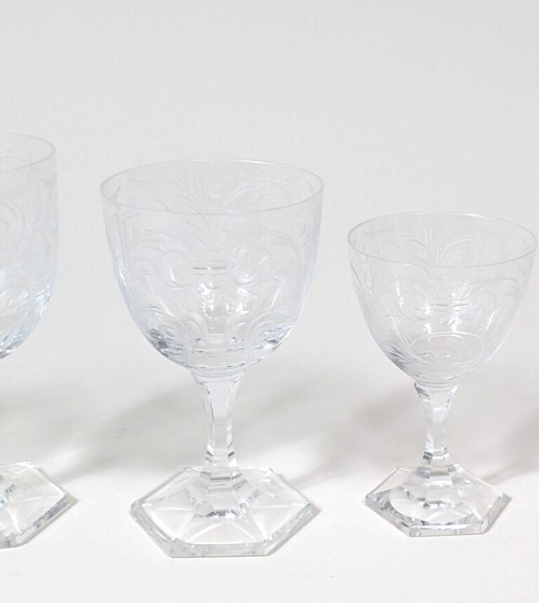Rosenthal.Service en cristal taillé gravé à décor de rinceaux feuillagés compre…