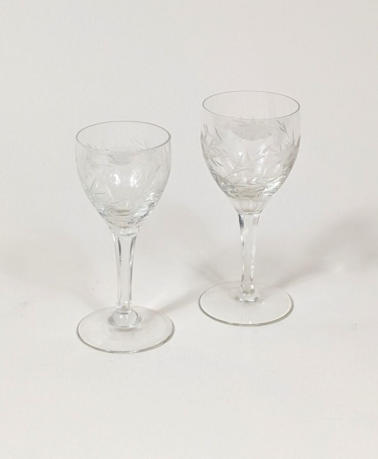 Rosenthal.Service en cristal taillé gravé à décor de rinceaux feuillagés compre…