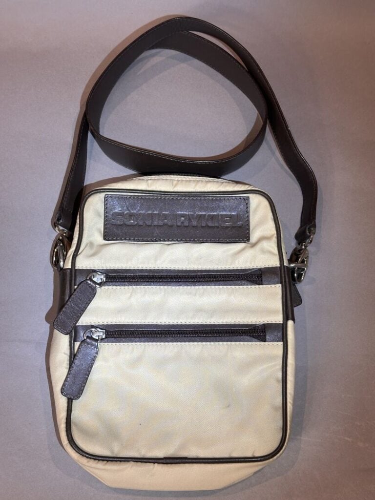 SONIA RYKIEL - Sacoche en bandoulière en tissu beige et cuir chocolat, deux poc…