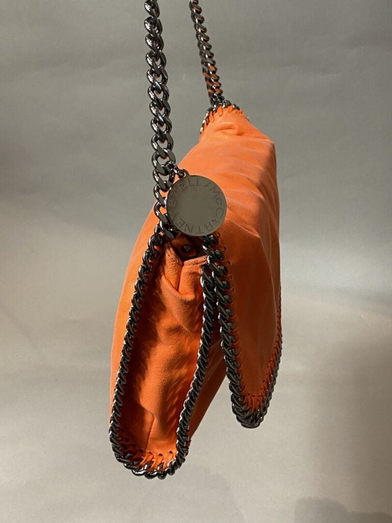 STELLA MC CARTNEY - Sac à rabat « Falabella » en cuir végétal orange, bijouteri…