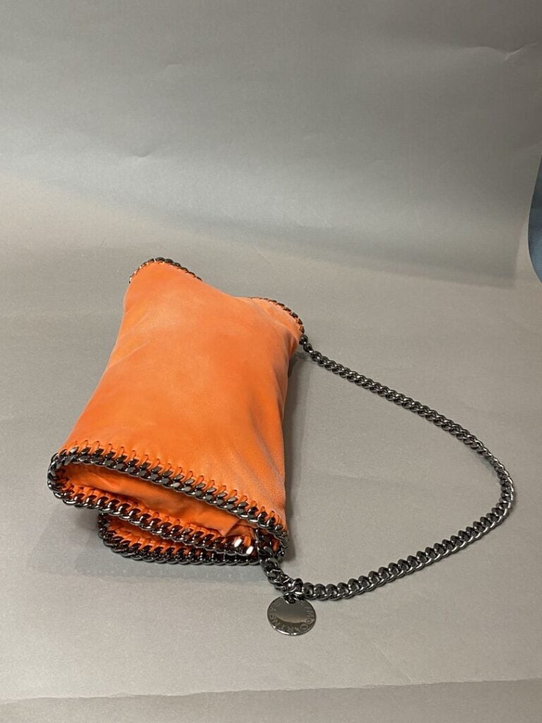 STELLA MC CARTNEY - Sac à rabat « Falabella » en cuir végétal orange, bijouteri…