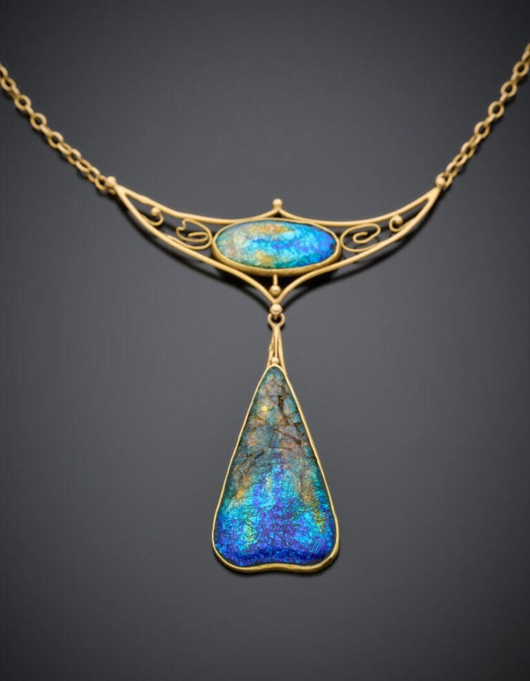 THOUMIEUX - COLLIER composé d'une chaînette en or jaune (750°/°°) retenant un m…