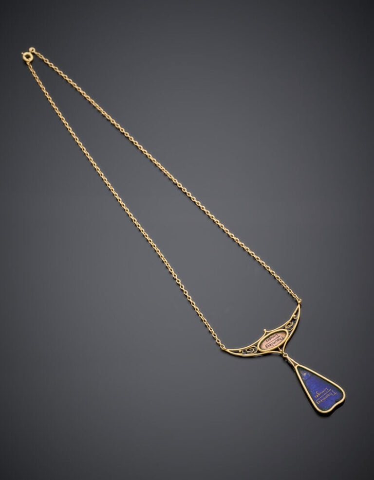 THOUMIEUX - COLLIER composé d'une chaînette en or jaune (750°/°°) retenant un m…