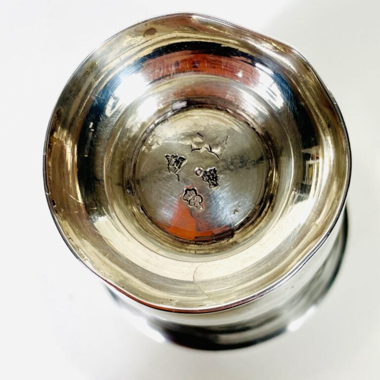 Timbale piédouche en argent (950 0/00) - Paris, 1785. - MO : Noël César Bouther…