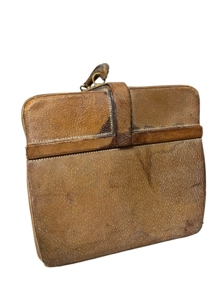 W. WALKER, bazar du voyage, 3 avenue de l'Opéra - Mallette en cuir marron, inté…