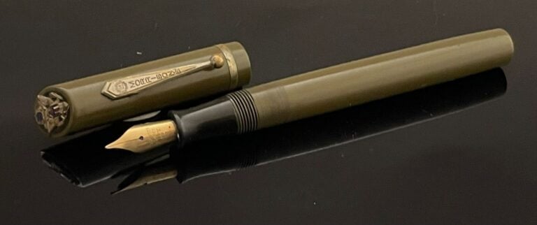 WATERMAN C / F - Stylo plume en métal doré guilloché - Plume en or 18 k - L : 1…