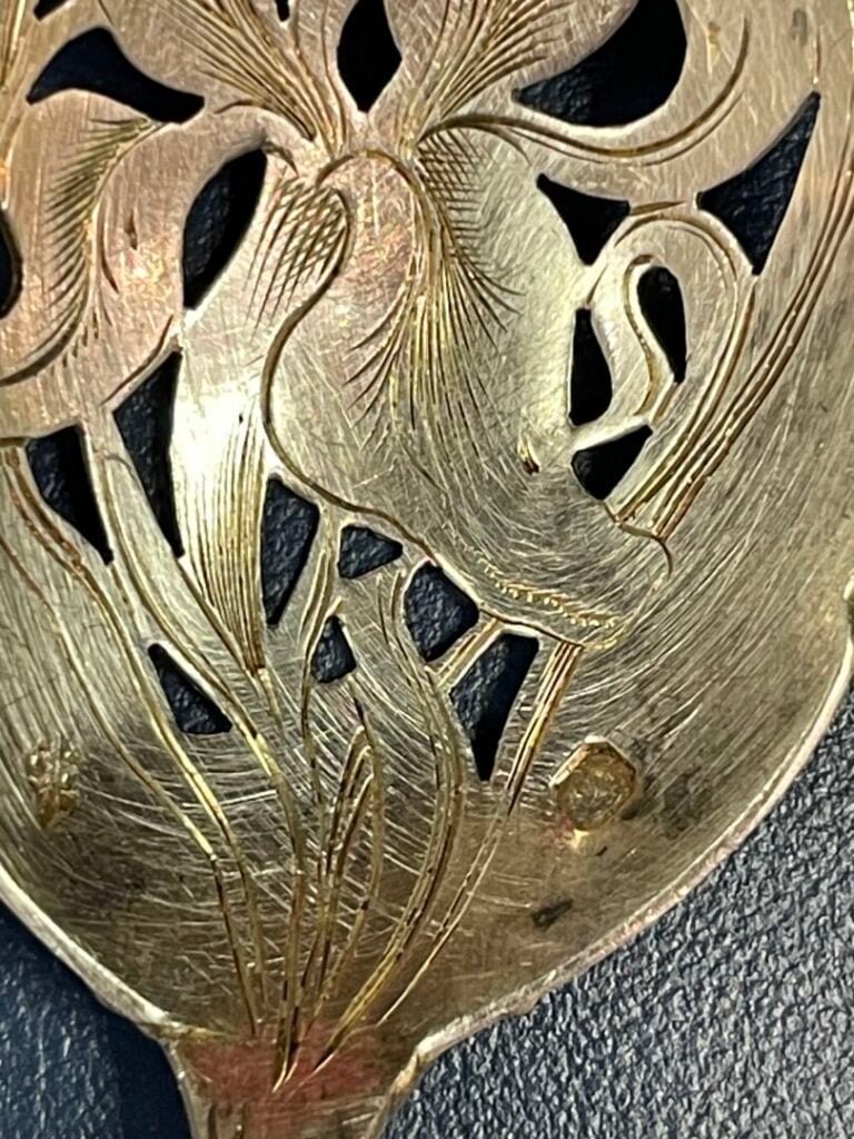 3 couverts à bonbon en argent (925), poinçon Minerve, comprenant : - -une pelle…