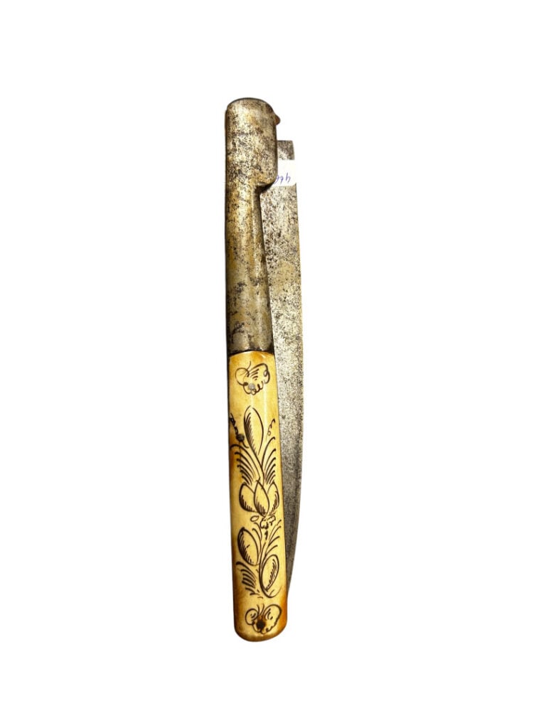 Couteau pliant corse - Poignée à plaquettes de bois de cerf teinté à la tête de…
