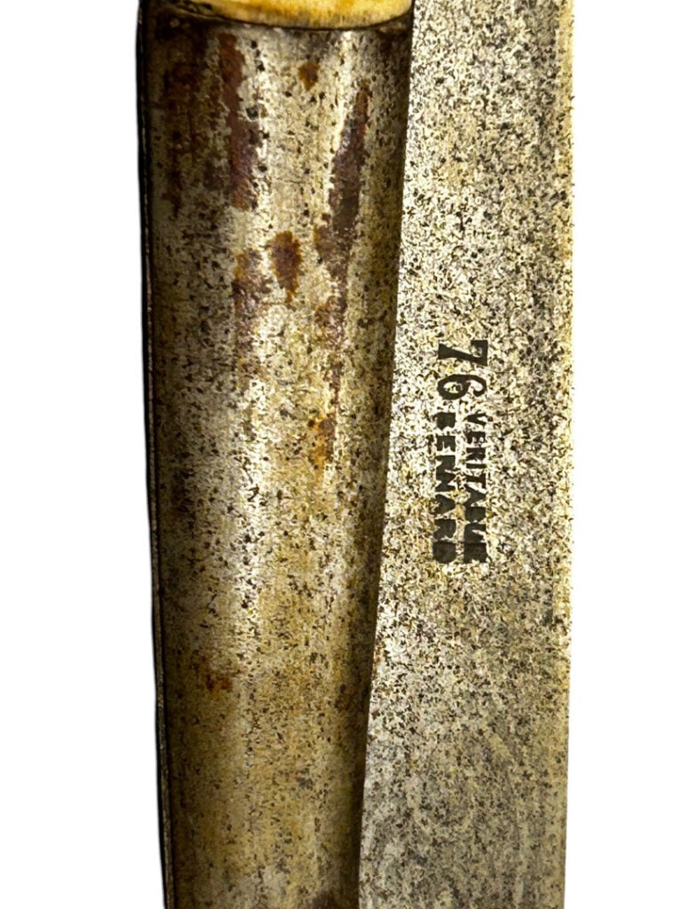 Couteau pliant corse - Poignée à plaquettes de bois de cerf teinté à la tête de…