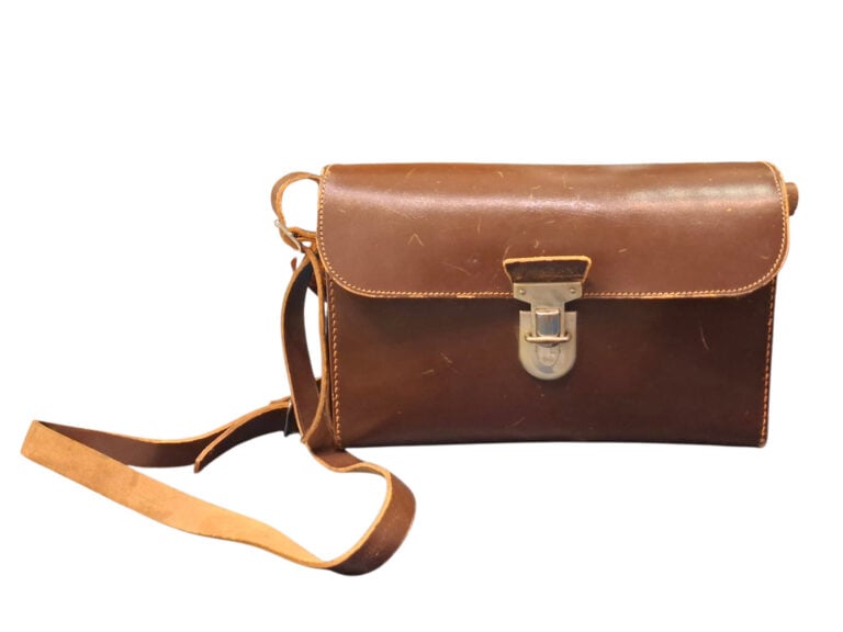 EMEL à Paris, années 1950 - Caméra vintage EMEL.96 avec sa sacoche en cuir marr…
