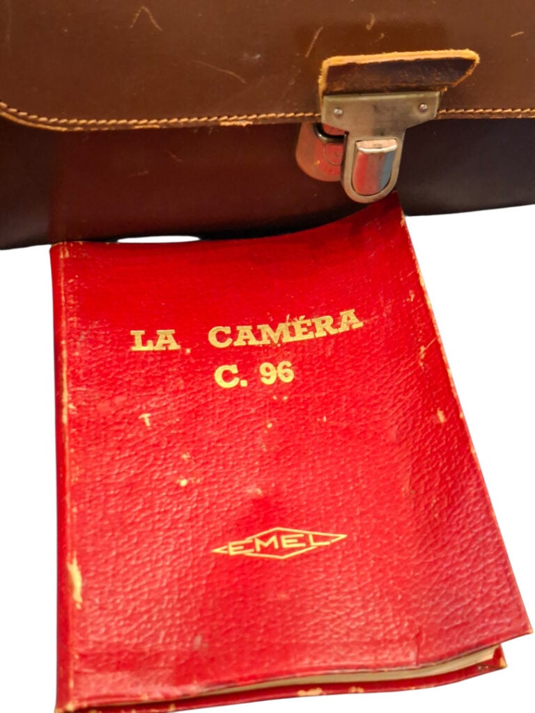 EMEL à Paris, années 1950 - Caméra vintage EMEL.96 avec sa sacoche en cuir marr…