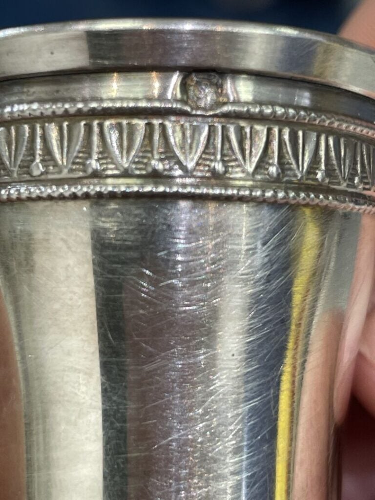 Ensemble de 12 gobelets à liqueur en argent (925) à décor de frise d'oves - Poi…