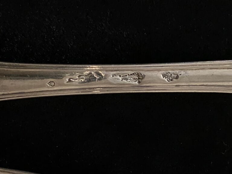 Ensemble de 6 couverts en argent à modèle de double filet et armoiries gravées…