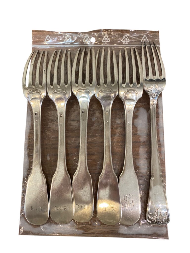 Ensemble de 6 fourchettes en argent (925) modèle filet feuillagé. - Poinçon Min…
