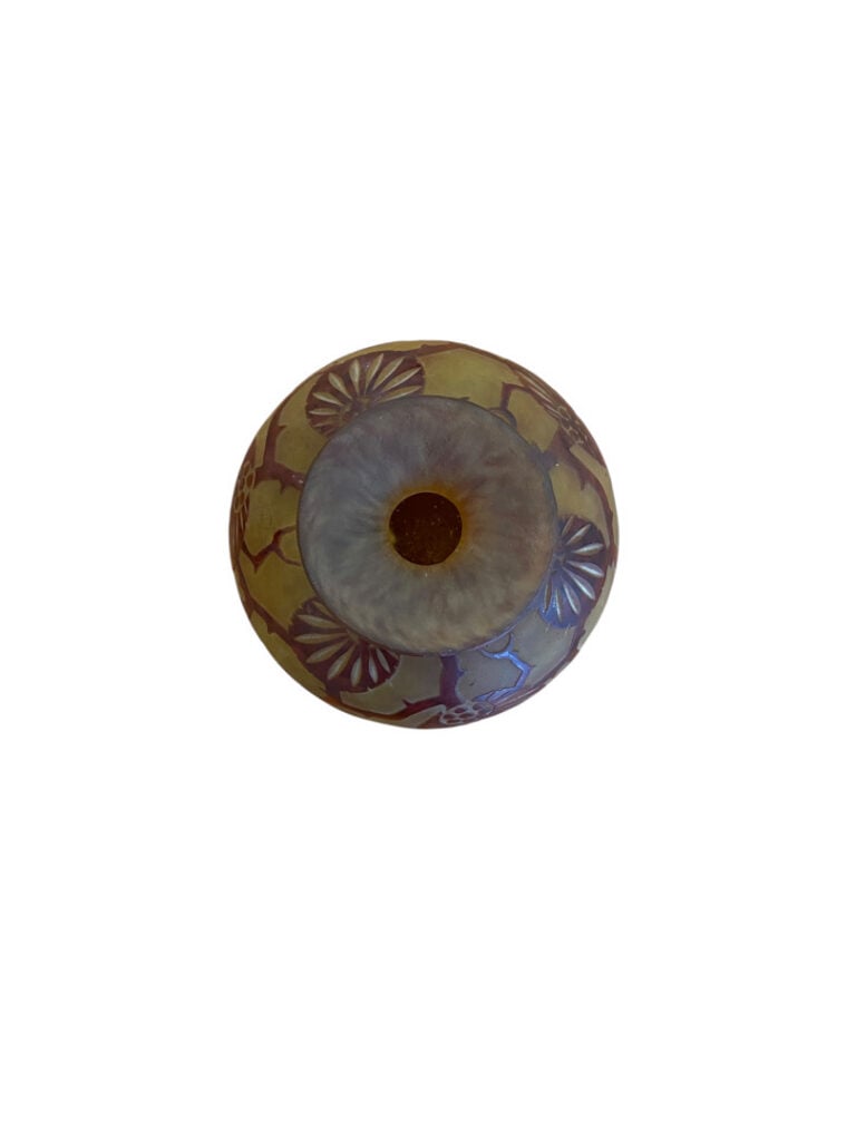 LE VERRE FRANCAIS - Petit vase boule en verre double à col droit évasé à décor…