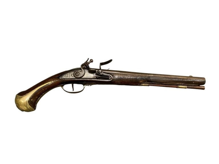 Long pistolet d'arçon à silex - Canon rond à méplats au tonnerre. Platine à cor…