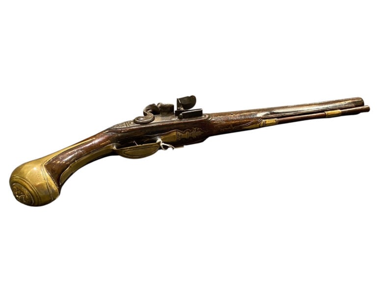 Long pistolet d'arçon à silex - Canon rond à méplats au tonnerre. Platine à cor…