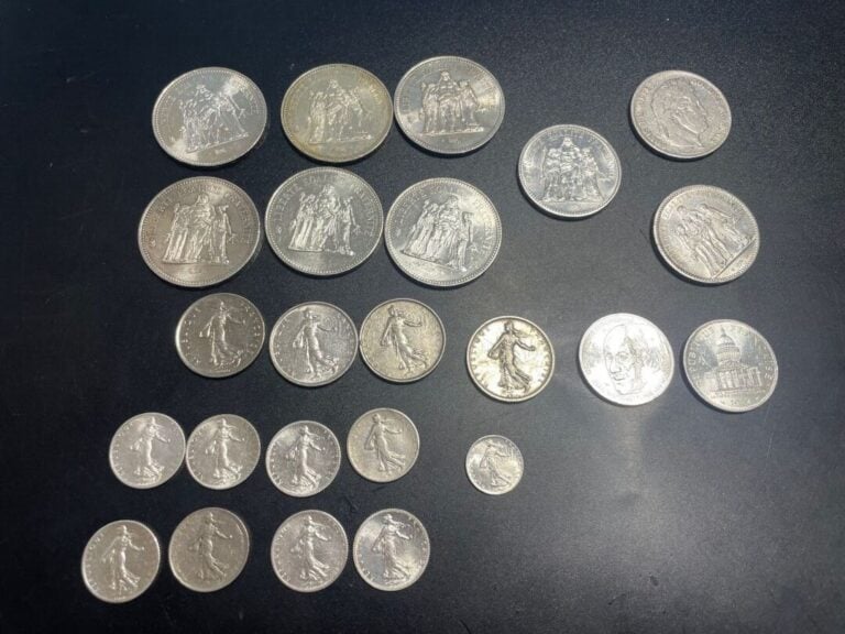 Lot de pièces en argent dont : 5 francs 1832, 50 francs (x6), 5 francs 1873, 10…