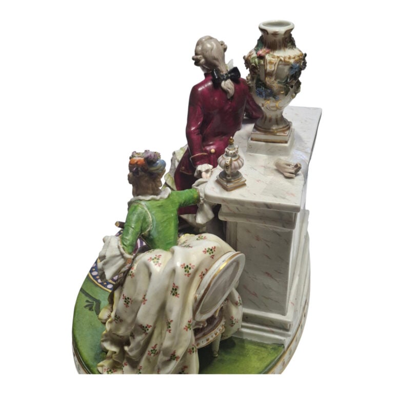 MANUFACTURE DE SAXE - "Le billet doux" - Groupe en porcelaine émaillée polychro…