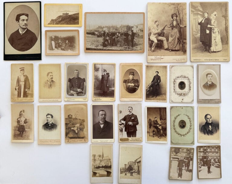 [PHOTOGRAPHIES] - Lot de 26 photos noir et blanc, formats cartes de visite et c…