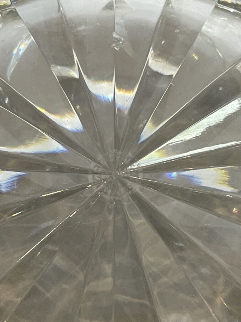 SAINT LOUIS - Cendrier en cristal taillé - Marque sous la base - Diam : 15 cm