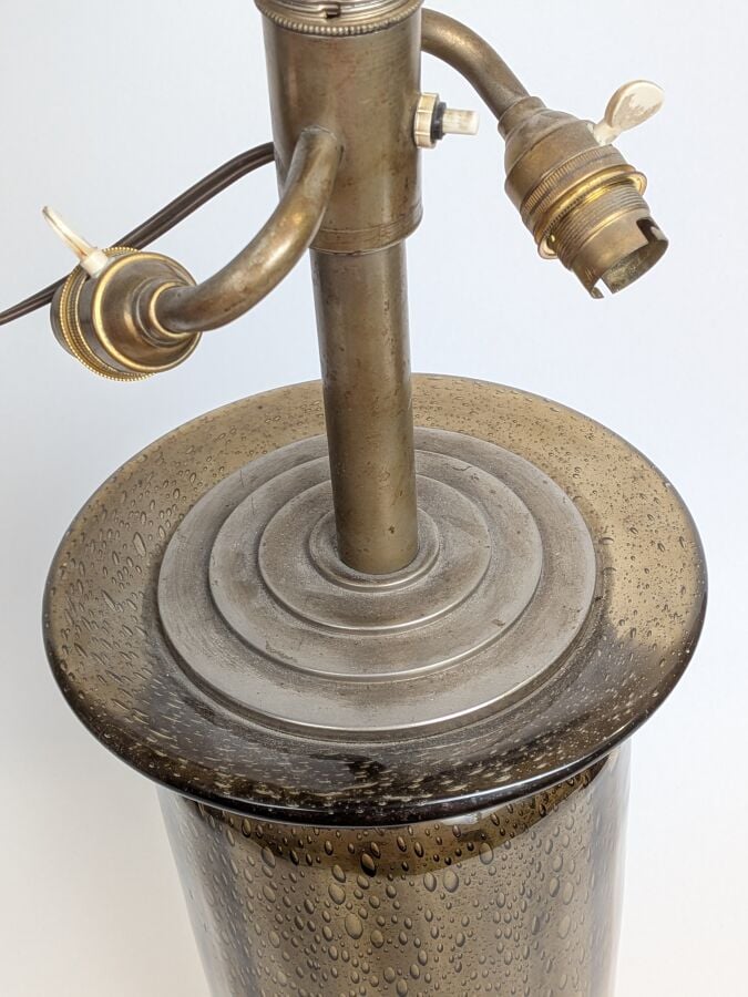 SCHNEIDER - Grand vase à corps facetté sur piédouche circulaire en verre bullé…