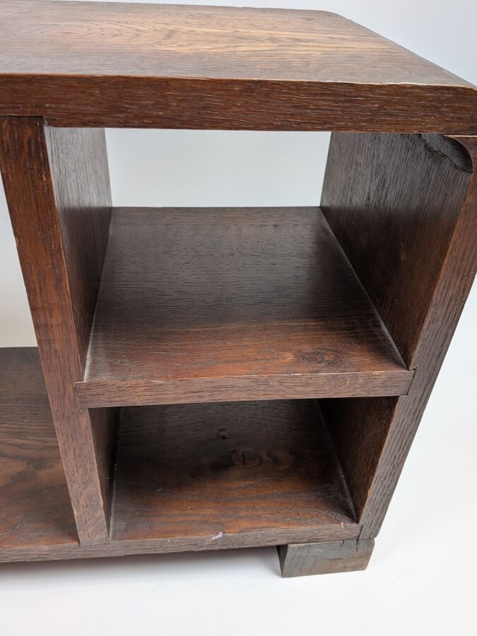 Travail français 30/40 - Bibliothèque basse à décrochement en bois de placage -…