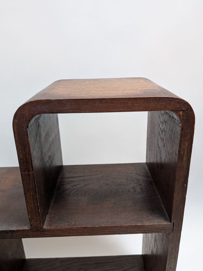 Travail français 30/40 - Bibliothèque basse à décrochement en bois de placage -…