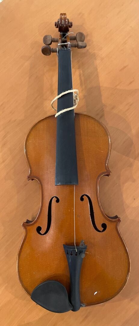 Violon - Portant une étiquette "Jean-Baptiste VUILLAUME à Paris, 3 rue Desmours…