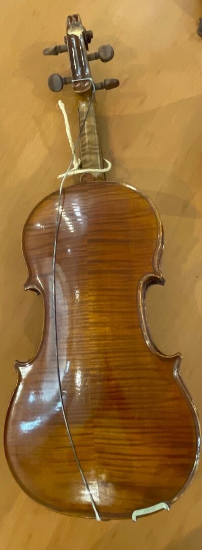 Violon - Portant une étiquette "Jean-Baptiste VUILLAUME à Paris, 3 rue Desmours…