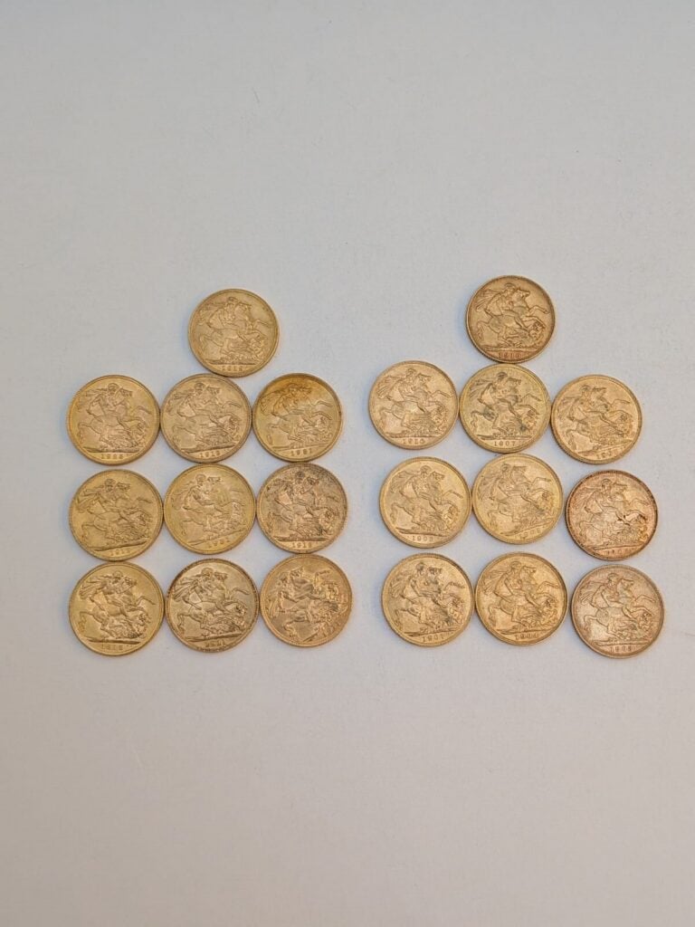 10 souverains anglais type Georges V en or (1911 (x2), 1912(x3), 1915, 1919, 19…