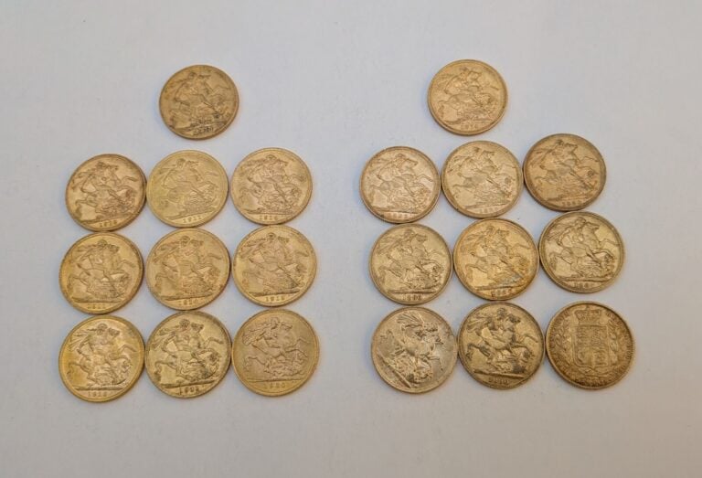 10 souverains anglais type Georges V en or ( 19111 (x3), 1912, 1913 (x2), 1914…