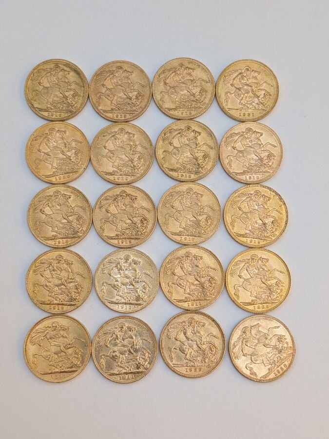 20 souverains anglais type Georges V en or (1911 (x2), 1912 (x5), 1915 (x3), 19…