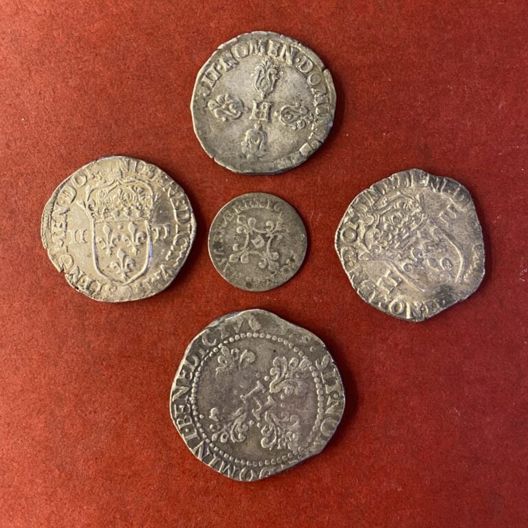 4 pièces argent ancien régime dont Henri IV, Henri III. Poids : 41.53 g
