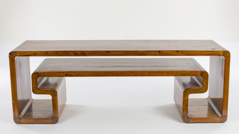 ASIE - Longue table basse en bois brun clair à double plateau. - 51x42x142 cm