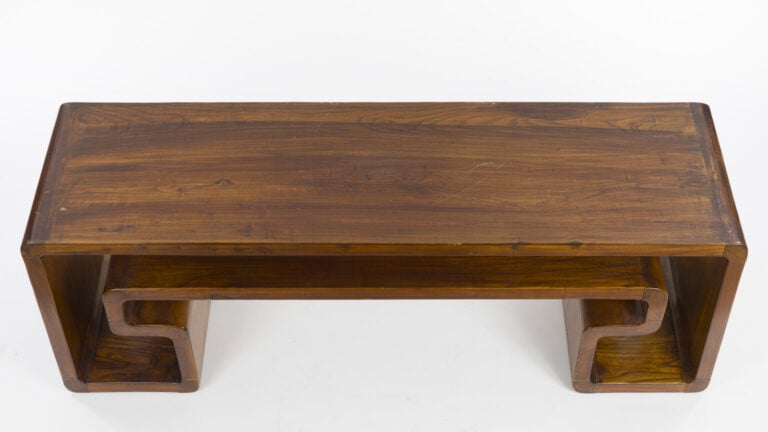 ASIE - Longue table basse en bois brun clair à double plateau. - 51x42x142 cm