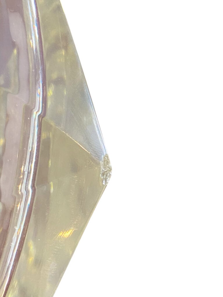 BACCARAT - Importante coupe en cristal taillé de motifs de pointes de diamants…