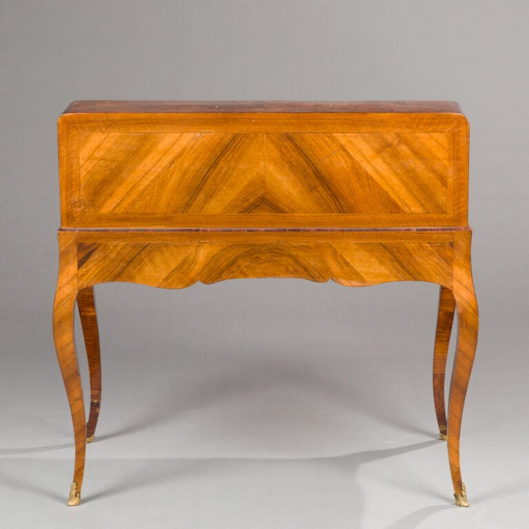 Bureau de pente en placage de marqueterie ouvrant par un abattant et deux - tir…