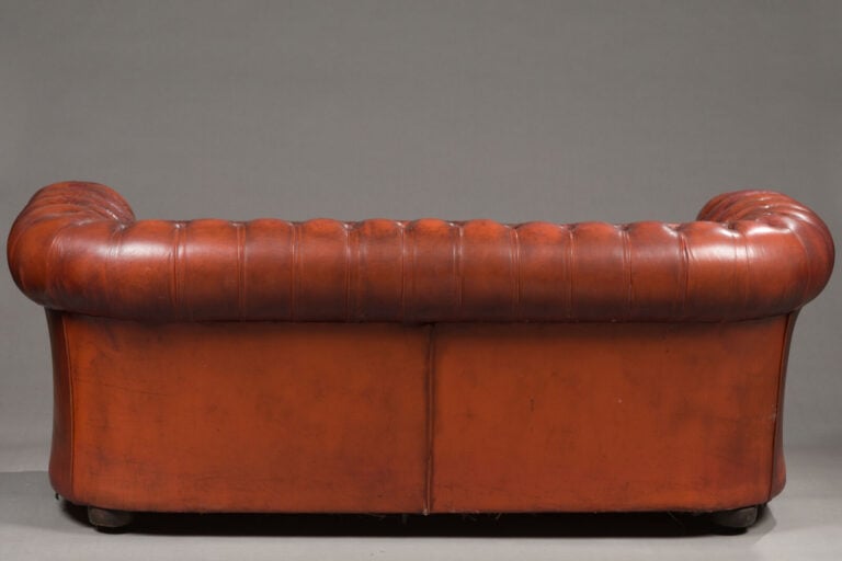 Canapé Chesterfield en cuir capitonné - bordeaux. - 74 x 200 x 139 cm - - Lot v…