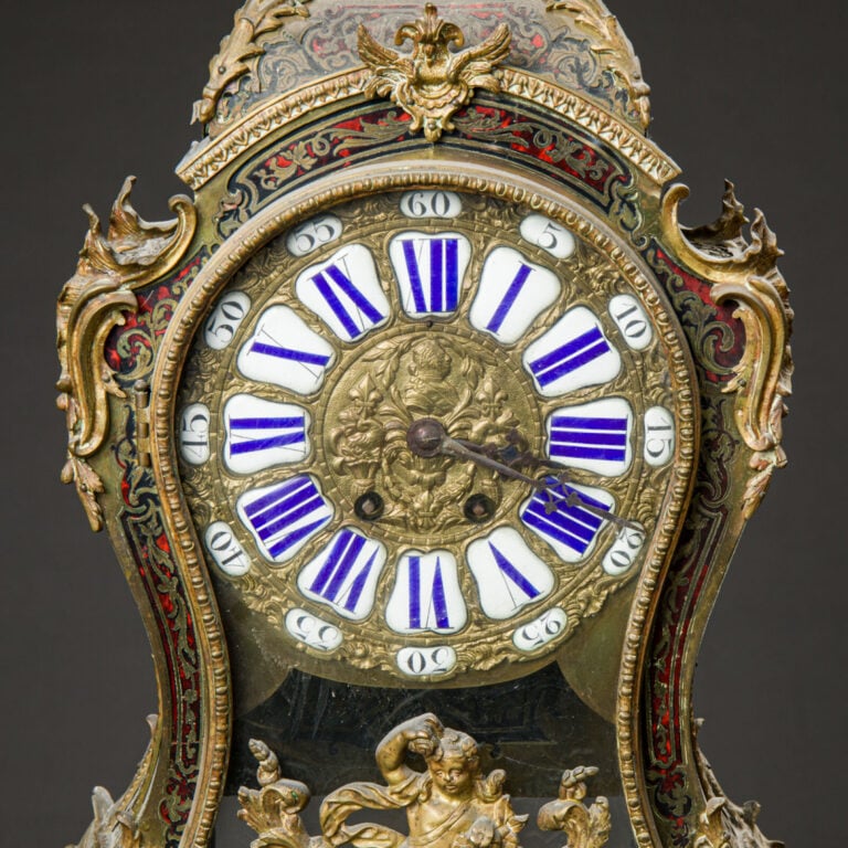 Cartel d'applique de forme violonné et son cul de lampe - en marqueterie Boulle…