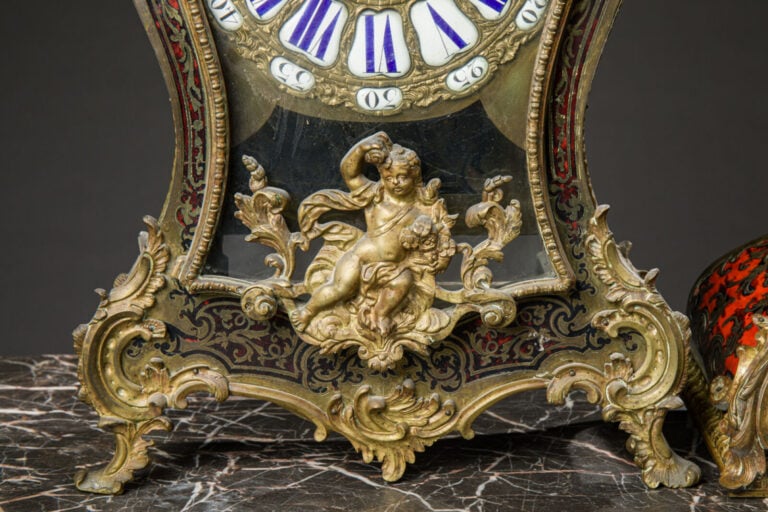 Cartel d'applique de forme violonné et son cul de lampe - en marqueterie Boulle…
