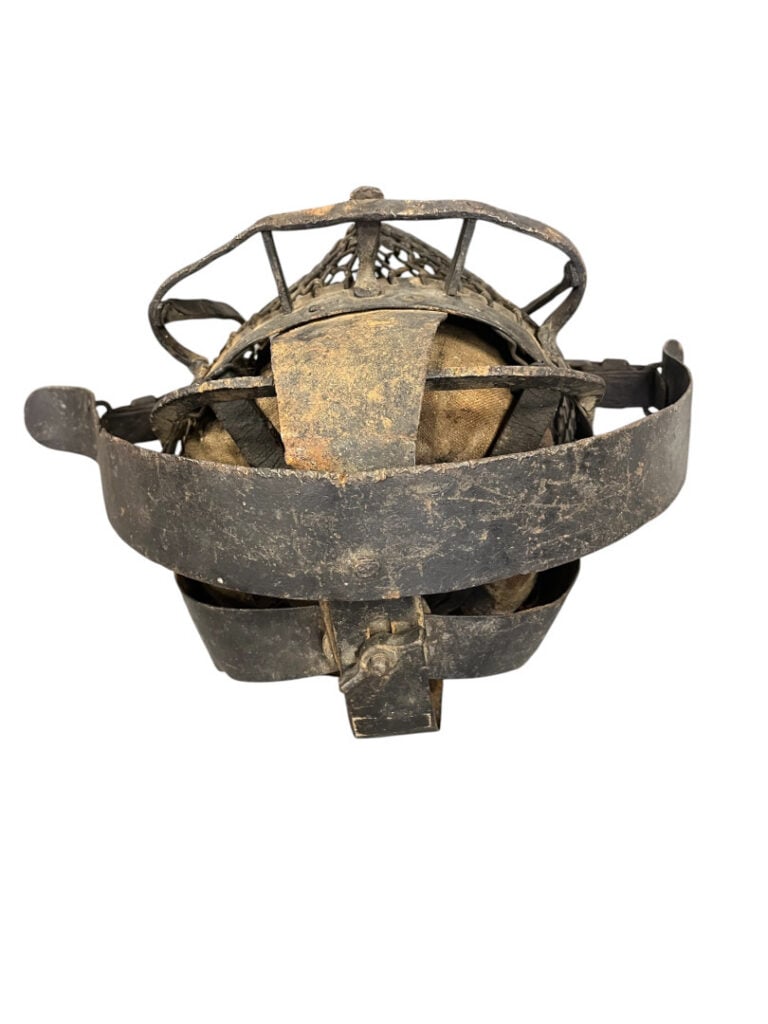 Casque d'escrime artisanal d'entraînement en métal et cuir - H. : 36 cm - (oxyd…