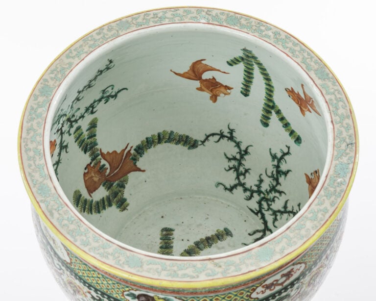 CHINE - XIXème siècle - Grand cache pot de la famille verte à décor de guerrier…
