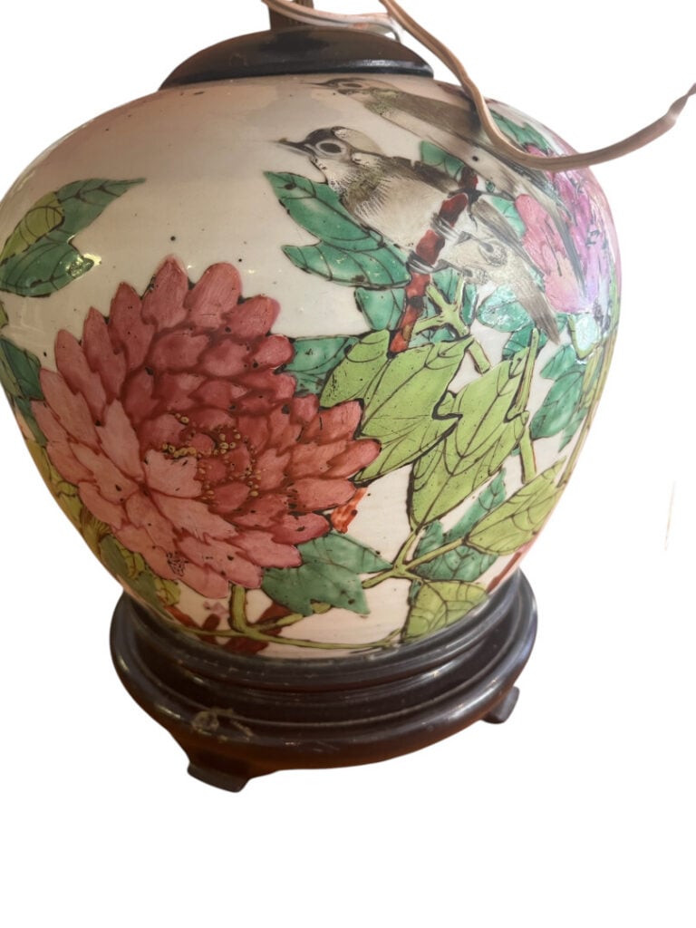 CHINE, XXe siècle - Pot à gingembre en porcelaine et émaux style famille rose,…